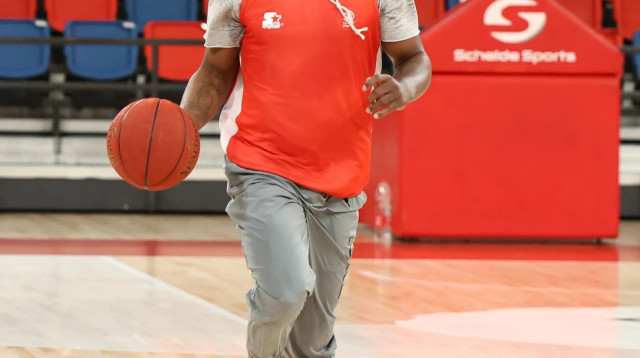 שחקן הפועל תל אביב, ג'ו רגלנד (צילום: דני מרון)