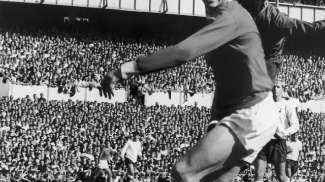 דניס לואו שחקן מנצ'סטר יונייטד (צילום: GettyImages, Wesley)