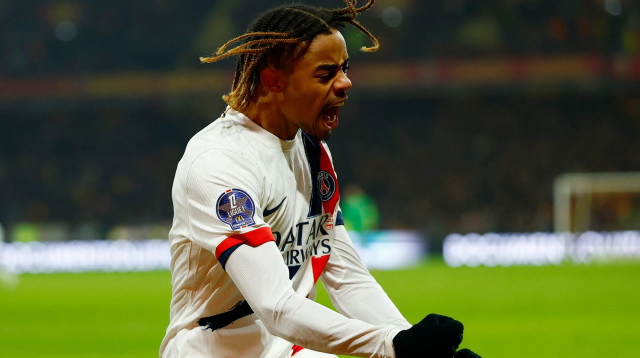 בראדלי ברקולה שחקן פריז סן ז'רמן חוגג שער (צילום: רויטרס)