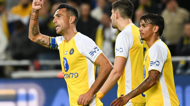 ערן זהבי שחקן מכבי תל אביב חוגג שער (צילום: ברני ארדוב)