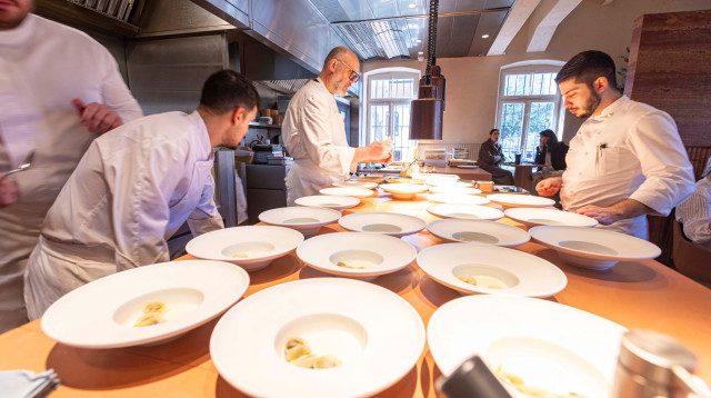 שיתוף פעולה של נספרסו ישראל ומושיק רוט (צילום: לנס הפקות)