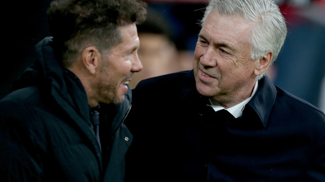 מאמן ריאל מדריד קרלו אנצ'לוטי עם מאמן אתלטיקו מדריד דייגו סימאונה (צילום: אימג'בנק  GettyImages, Florencia Tan Jun)