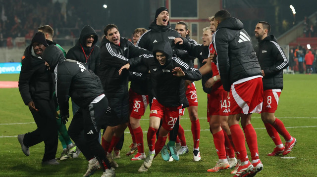 שחקני אוניון ברלין חוגגים (צילום: GettyImages, Maja Hitij)