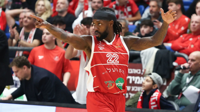 שחקן הפועל תל אביב פטריק בוורלי (צילום: דני מרון)