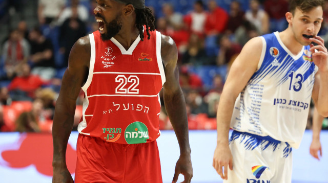 שחקן הפועל תל אביב פטריק בוורלי (צילום: דני מרון)