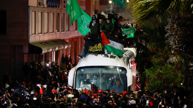 חגיגות לאחר שחרור האסירים הפלסטינים (צילום: רויטרס)