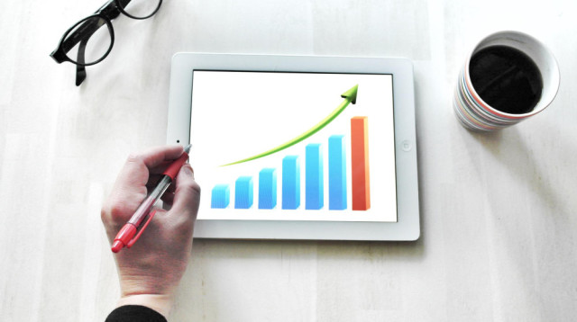 אורי שחם מסביר איך לבחור מקדם אתרים בגוגל לעסק שלכם (צילום: FREEPIK)