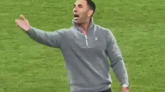 צפו בתקרית המלאה: אסף נימני, מאמן הפועל חדרה, מתעמת עם אוהד הקבוצה במהלך משחק (צילום: תיעוד ברשתות חברתיות לפי סעיף 27 א' לחוק זכויות יו)