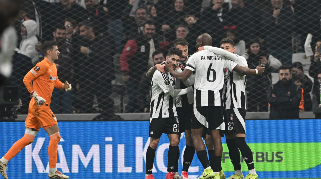 שחקני בשיקטאש חוגגים (צילום: GettyImages)