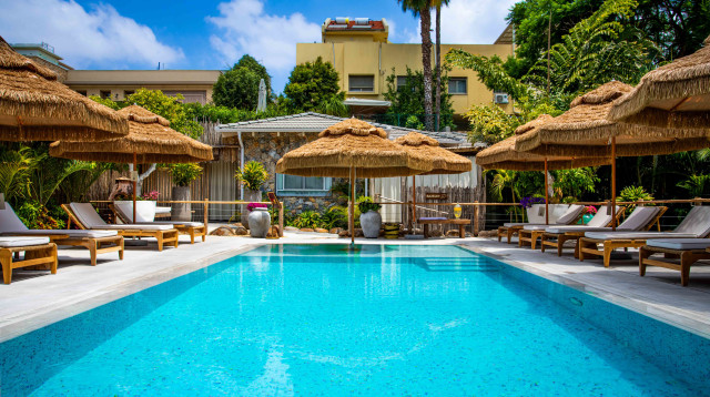 מתחם הבריכה מחוץ למתחם הסוויטות ליר אקסלוסיב (צילום: סימפלקס 360)