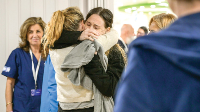 דורון שטיינברכר משתחררת משבי ופוגשת את המשפחה (צילום: ארכיון לעמ)