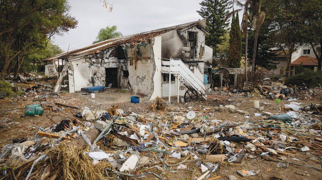 הריסות של בית בקיבוץ בארי לאחר טבח 7 באוקטובר (צילום: חיים גולדברג, פלאש 90)