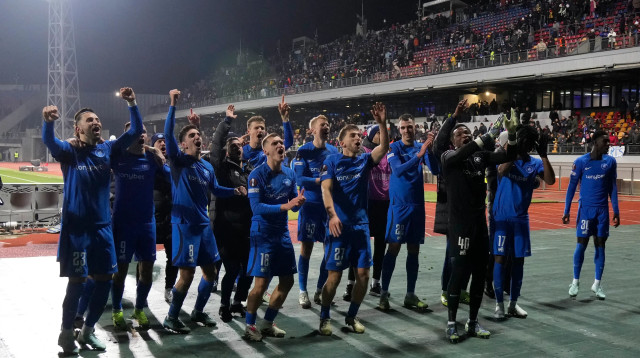 שחקני ריגה חוגגים את הניצחון על אייאקס (צילום: רויטרס)