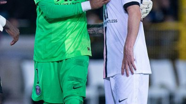 קיילור נבאס ומסי במדי פ.ס.ז (צילום: Sebastian Frej/MB Media /)