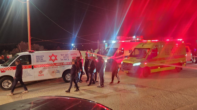 זירת האירוע בוואדי ערה (צילום: דוברות מד"א)