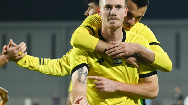 שחקן מכבי נתניה, יובל שדה (צילום: ברני ארדוב)