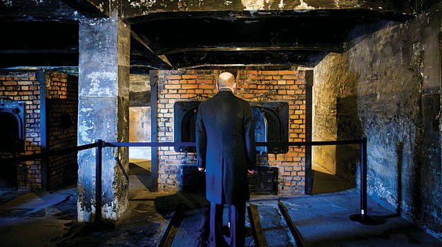 קנצלר גרמניה באושוויץ (צילום: רויטרס)