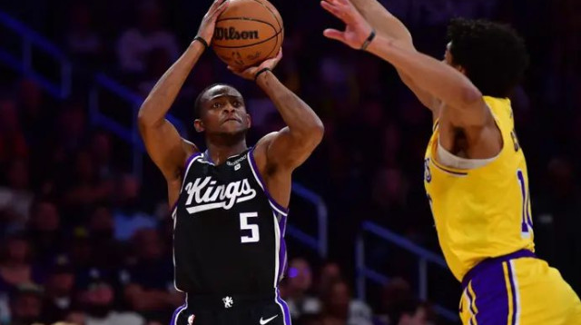 44 נקודות על הראש של הלייקרס. דיארון פוקס (צילום: רויטרס)