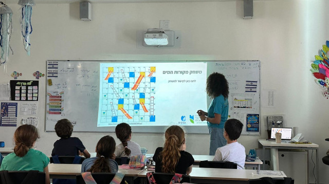 מחברים את ילדי העיר למים (צילום: יח"צ מי אביבים)