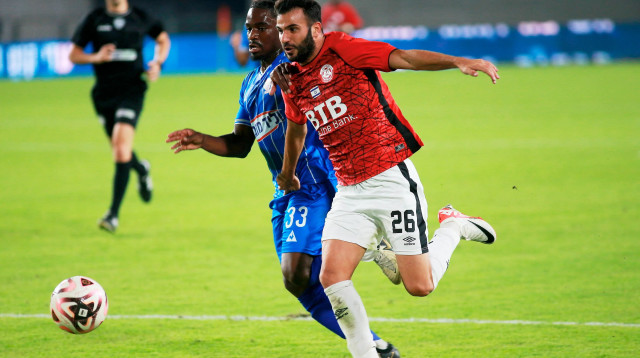 הראל שלום הפועל חדרה לצד סטפן אומאונגה בני סכנין (צילום: קובי אליהו)