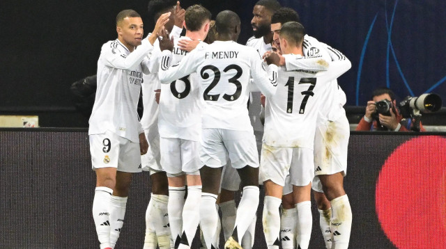 שחקני ריאל מדריד חוגגים (צילום: GettyImages, DAMIEN MEYER/AFP)