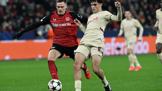 סטפן בייצ'טיץ' (זלצבורג) ופלוריאן וירץ (לברקוזן) (צילום: picture alliance)