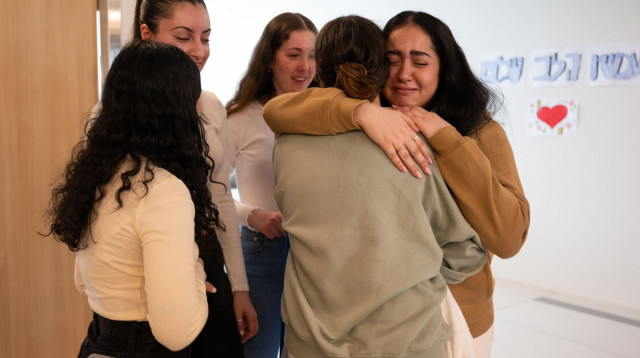 רגע האיחוד של התצפיתניות (צילום: דובר צה"ל)