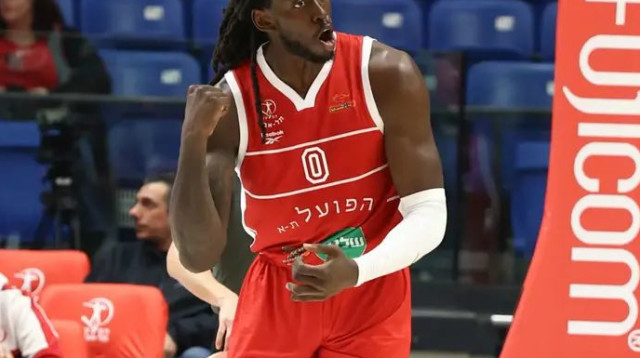 "לא באים אלינו ואומרים 'אתם מוכנים להחתים?', ואנחנו עונים 'לא, הוא יקר מדי'". ג'ונתן מוטלי (צילום: דני מרון)