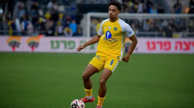 נכנס לעניינים. אסנטה (צילום: אריאל שלום)