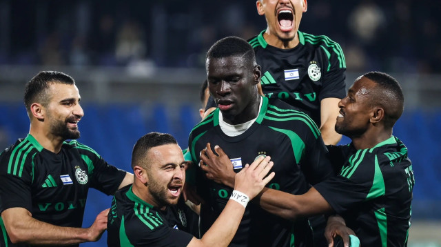 גדי קינדה, ריקרדיניו, עבדולאי סק, דיא סבע, מחמוד ג'אבר, שחקני מכבי חיפה (צילום: קובי אליהו)