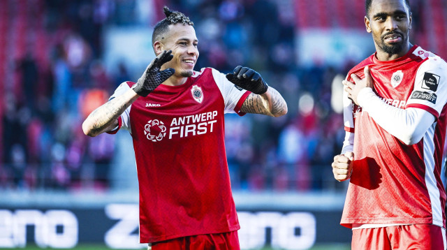 צ'ארון שרי שחקן אנטוורפן חוגג שער (צילום: GettyImages, TOM GOYVAERTS/AFP)