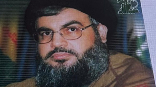 הספרים שאותרו בחנות שברשות החשוד ונתפסו ע״י השוטרים (צילום: דוברות המשטרה)