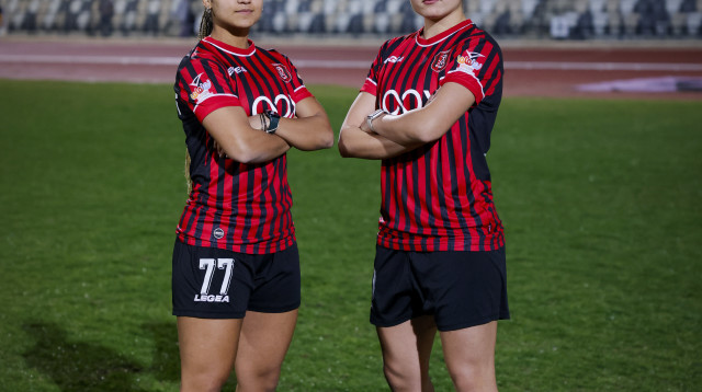 בתול דאר חליל וסמדר כהן בסדרה "אלופות" בכאן 11 (צילום: מרק ישראל סלם)