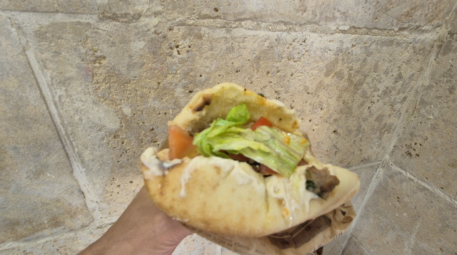 המזנון של סנטו, קבב (צילום: יניב משיח)