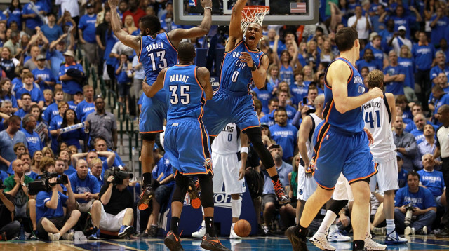 ג'יימס הארדן , ראסל ווסטברוק , קווין דוראנט (צילום: Ronald Martinez/Getty Images)