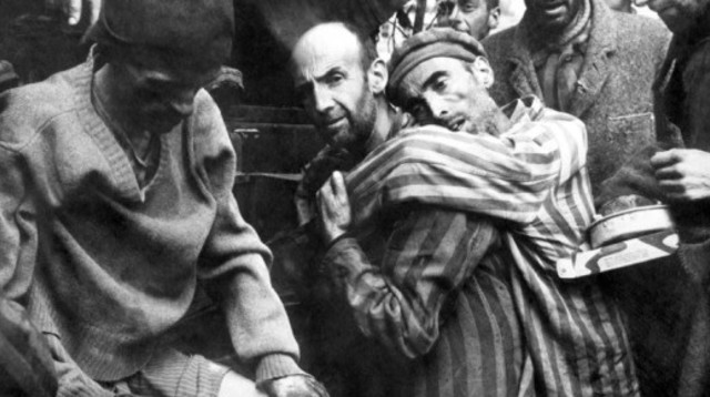 ניצולי שואה מורעבים. בלט עצמות ודלדול שרירים (צילום: שאטרסטוק)