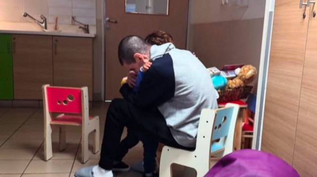 אור לוי במפגש עם בנו אלמוג (צילום: ללא קרדיט)