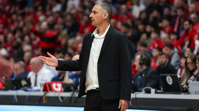 מאמן בני הרצליה יהוא אורלנד (צילום: לירון מולדובן)