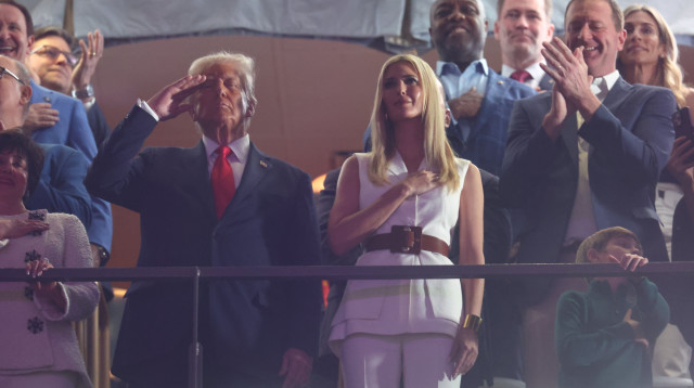 איוונקה ואביה דונלד טראמפ (צילום: רויטרס)