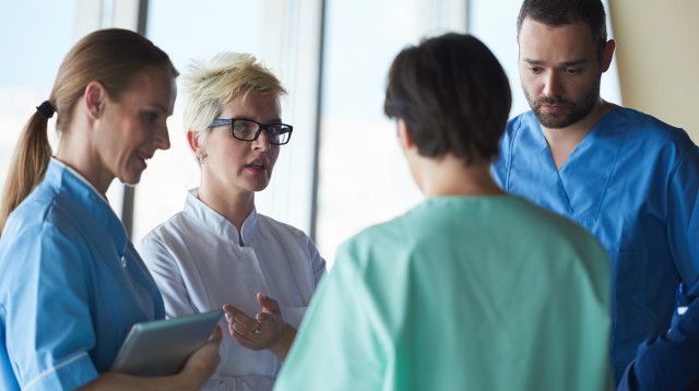 סטודנטים לרפואה (צילום: אינג'אימג')