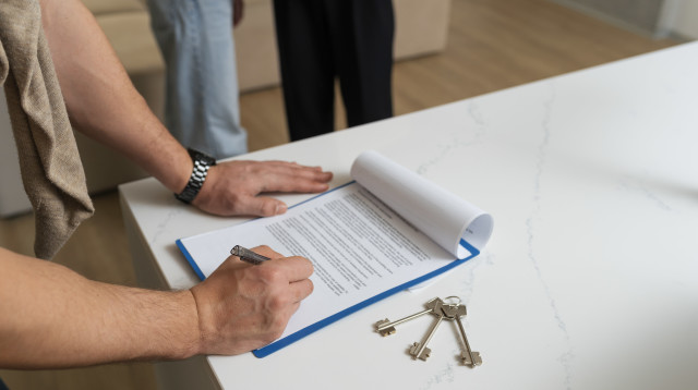 הסכם נדל"ן. אילוסטרציה (צילום: Freepik)