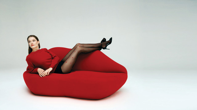 CALZEDONIA, מחיר גרביונים 79.90 ש"ח  (צילום: יחצ חול)