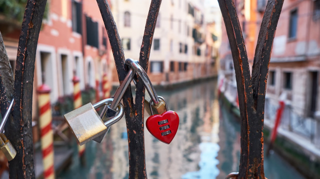 מנעולים על הגשר בוונציה, איטליה (צילום: שאטרסטוק)