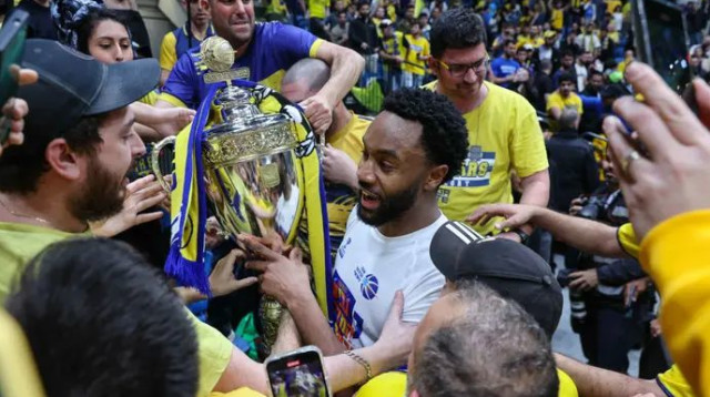 אלה לא רק המספרים, זה בעיקר הטיימינג. גביע שלישי ברציפות לרנדולף (צילום: לירון מולדובן)