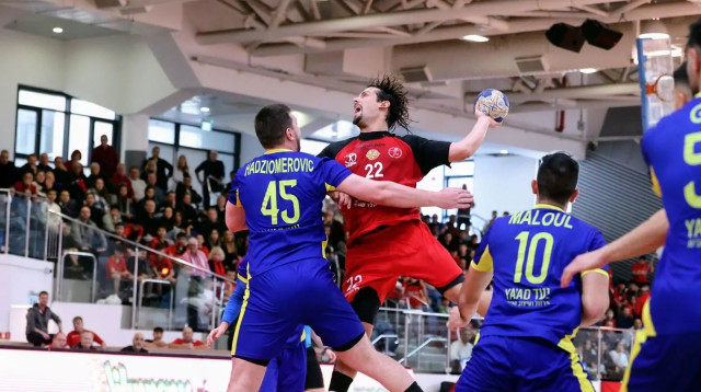 אמיר שניידר שחקן הפועל ראשון לציון (צילום: אתר רשמי, הדר ואן קולא, איגוד הכדוריד)