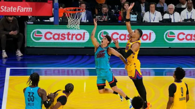 גם החבר של אבדיה שיחק. טומאני קמארה (בצהוב) (צילום: רויטרס)