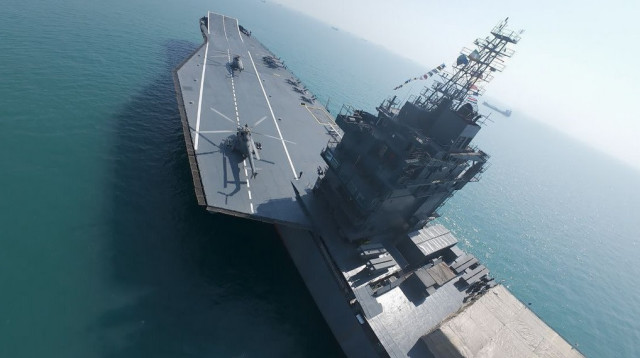 נושאת המטוסים האיראנית "שאהיד באקרי" (צילום: רשתות חברתיות)