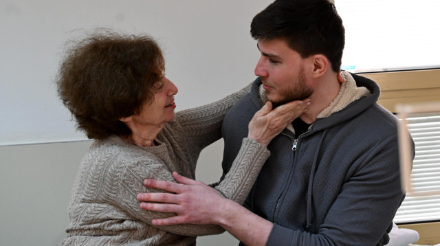 סשה טרופנוב וסבתו (צילום: אבי אוחיון, לע"מ)