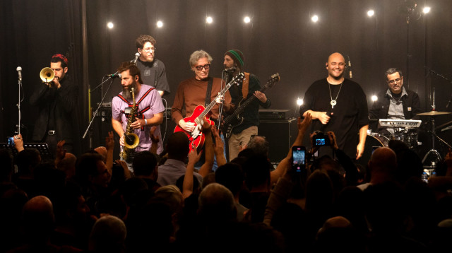 שי צברי יצר מופע מחשמל, חם ואוהב עם DNA של ישראליות פשוטה ומרגשת (צילום: שלומית כרמלי)