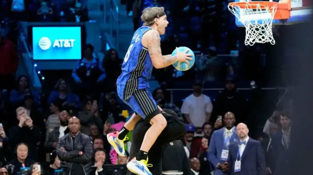 מקלאנג מרחף (צילום: רויטרס)